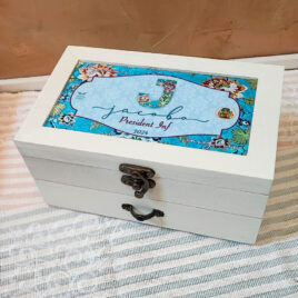 regalos falleros personalizados. caja de madera decorada con motivos falleros, ideal para guardar los lligacames