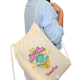 Mochila fallera con rosetón y personalizada con nombre.